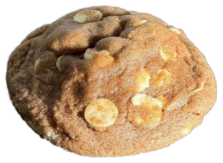 Cookie Ambar inteiro, massa dourada com canela e gotas de chocolate branco