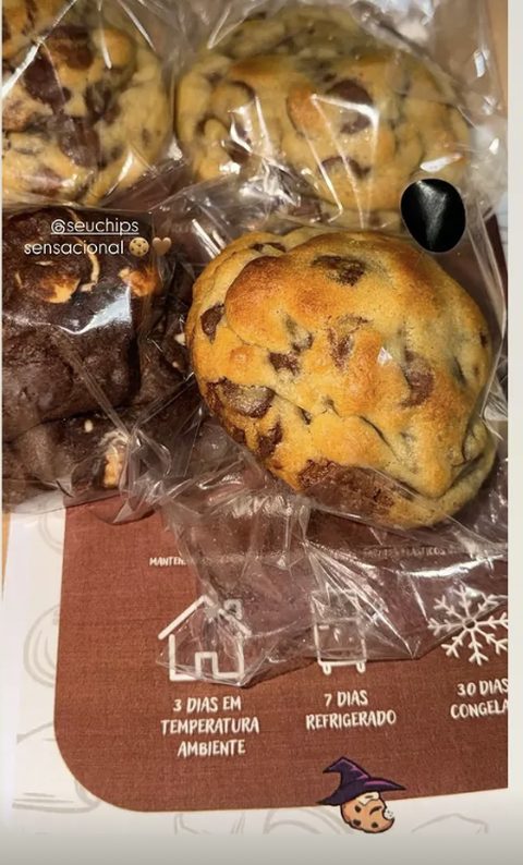 Story de cliente: cookies embalados sobre o cartão de conservação com o mascote